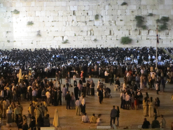 Shabbat gathering, Kotel