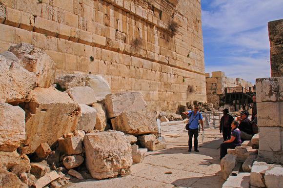 Excavation along Western Wall